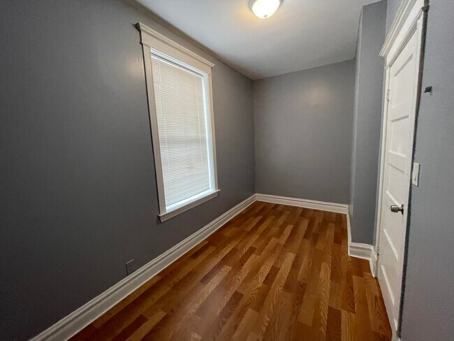 Building Photo - 2532 S Albany Ave