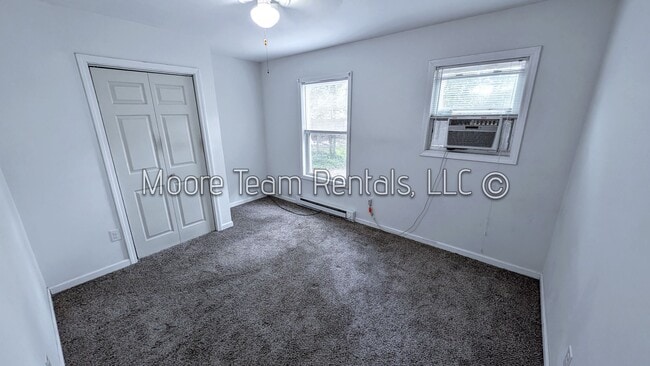 Building Photo - Cozy 2 Bed House with Deck & Yard