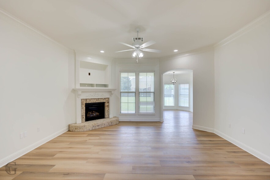 Building Photo - 525 Chinquipin Dr