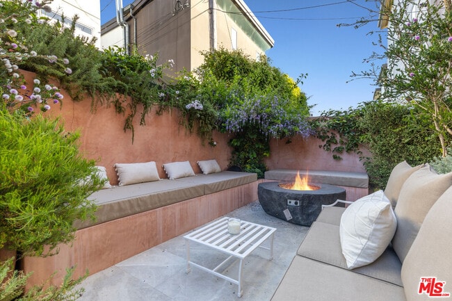 Building Photo - 812 Brooks Ave