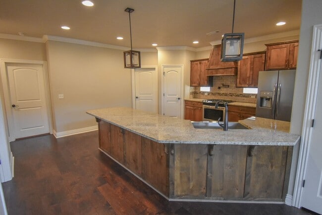 Building Photo - STUNNING 4 Bedroom, 2.5 Bathroom, 2 Car Garage In Fayetteville, AR