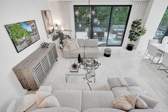 Building Photo - 3040 N Ocean Blvd