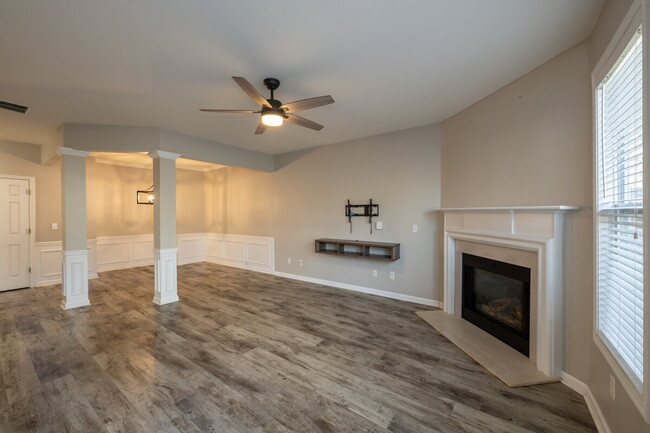 Building Photo - "Charming 3-Bed Home in Kennesaw with Gran...