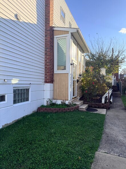 Building Photo - 3808 Ronnald Dr