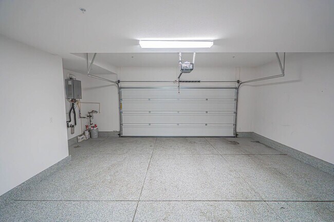 Building Photo - West Creek 3 Bedroom Condo for Rent in Val...