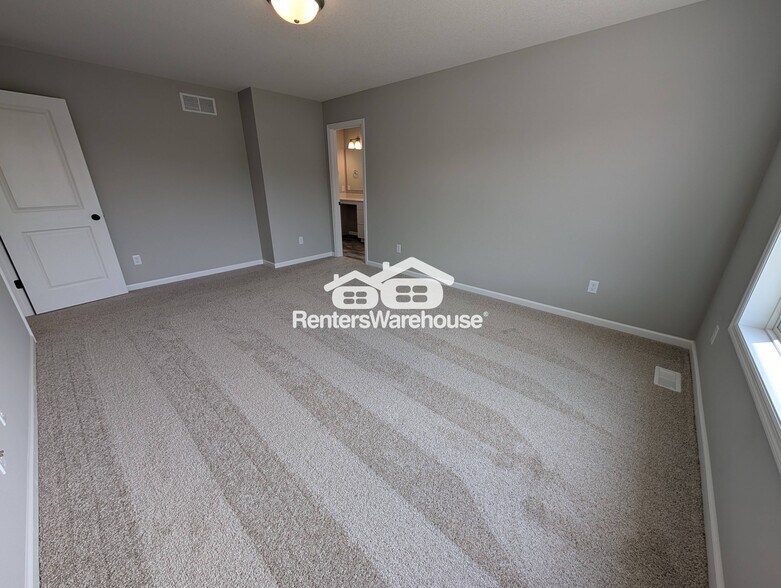 Building Photo - 10341 Shadyview Ln N