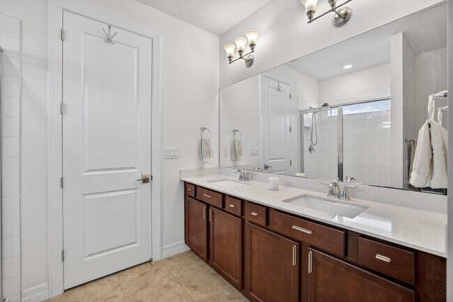 Building Photo - 4651 Pinehurst Trl E