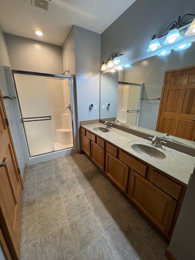 Building Photo - Two Bed, Two Bath, Two Car Garage Condo in...