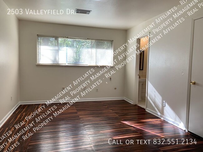 Building Photo - Great Spring Branch Location!