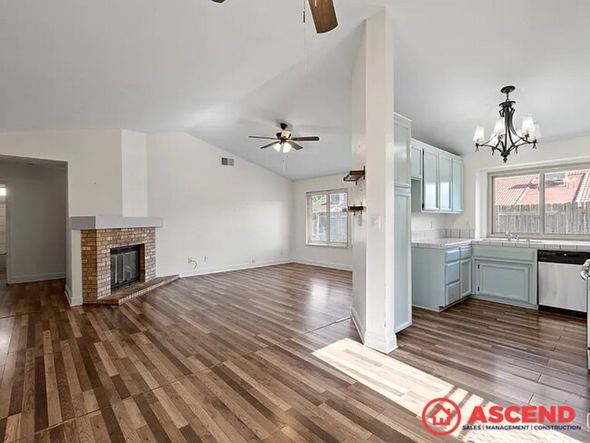 Building Photo - Lovely Home In Southwest Bakersfield!