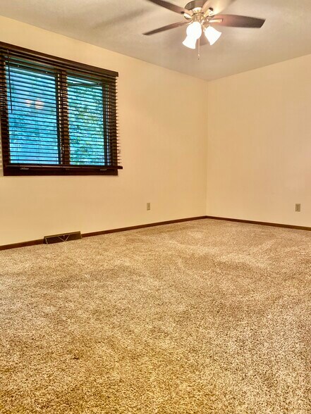 Main Bedroom - 120 Bunn Dr