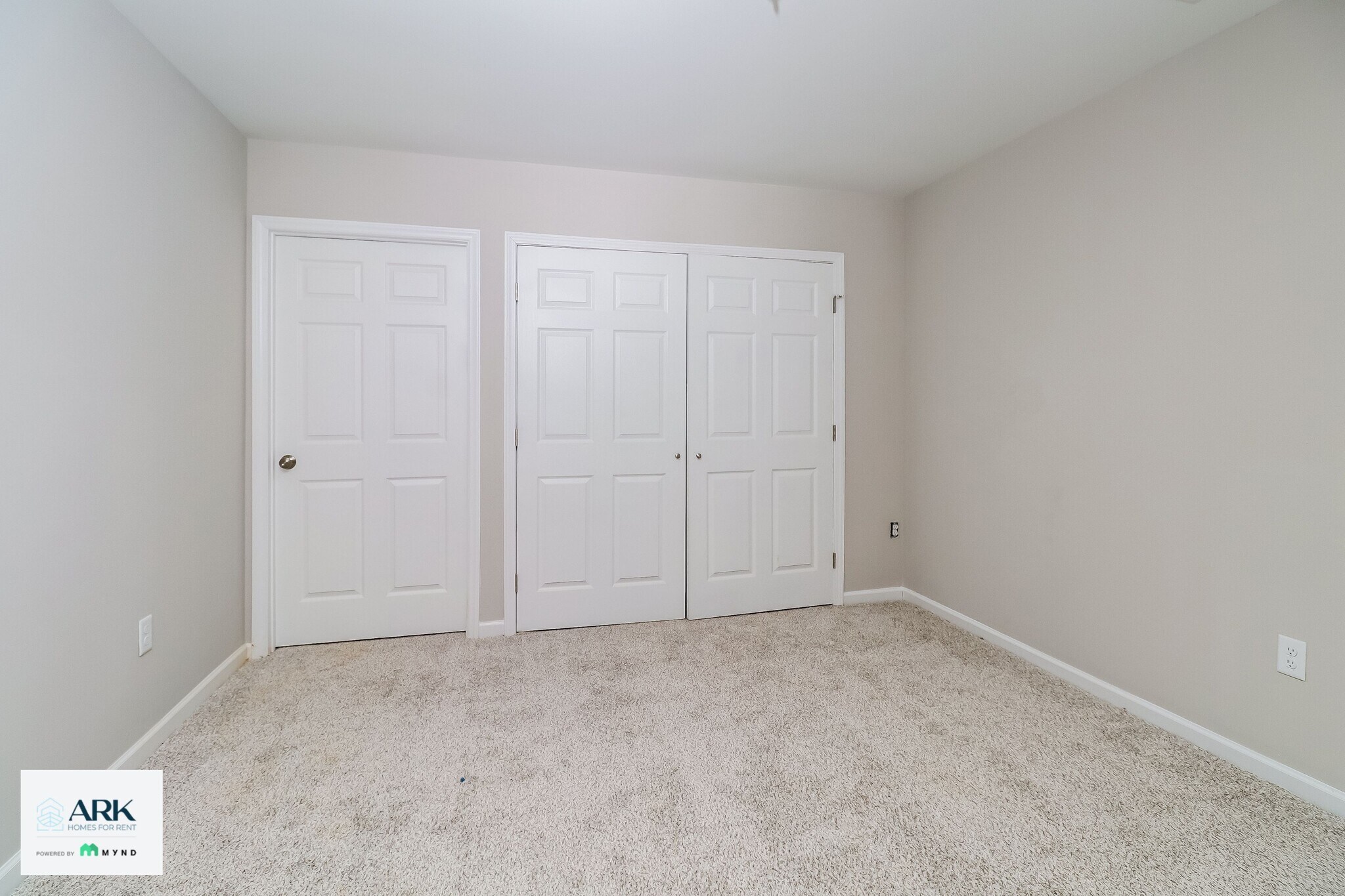 Building Photo - 440 Little Sycamore Ln