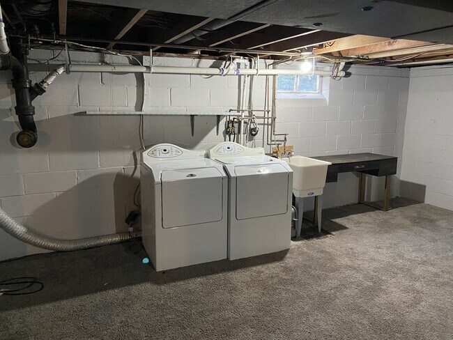 Building Photo - 13 Ellen Lane