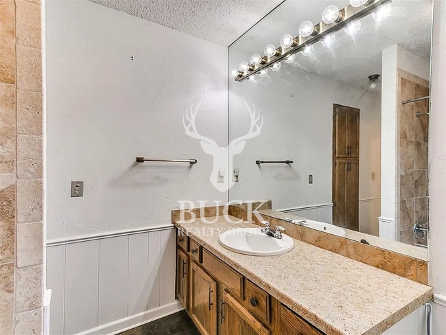 Building Photo - 1630 Kavel Dr