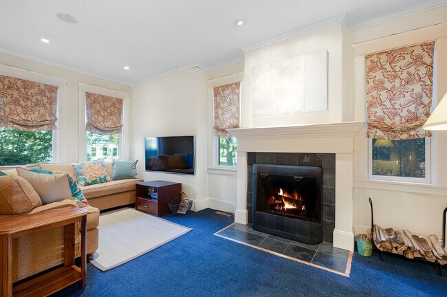 Building Photo - 5 Gerlach Pl