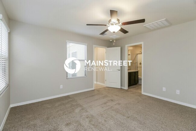 Building Photo - 4 Bedroom Pet-Friendly Home in Phoenix, AZ with Main Street Renewal