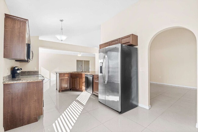 Building Photo - Spacious 3BR Home with Tile Floors & Spa-Like Primary Suite – Marion Oaks