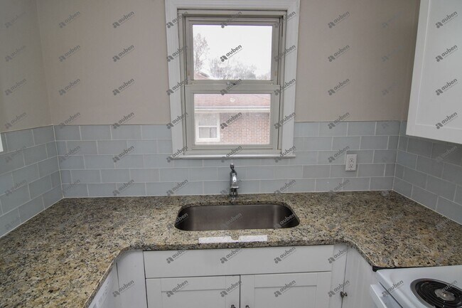 Building Photo - 3 Bedroom House For Lease!!!