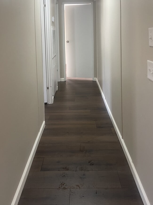 Building Photo - 522 Shirley Dr