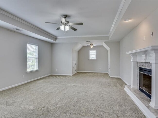 Building Photo - 5 Bedroom 3 Bath In Evans!