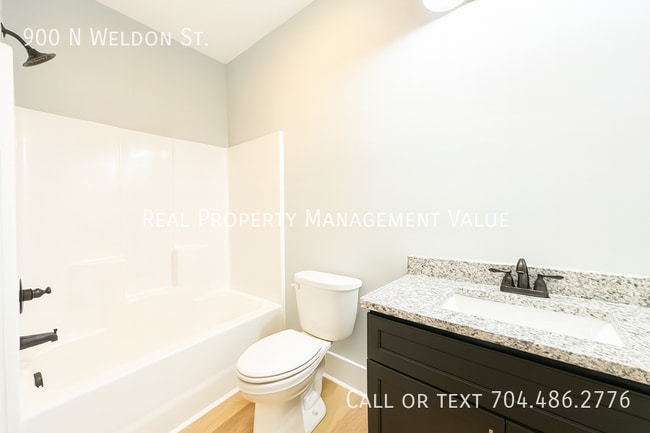 Building Photo - 900 N Weldon St