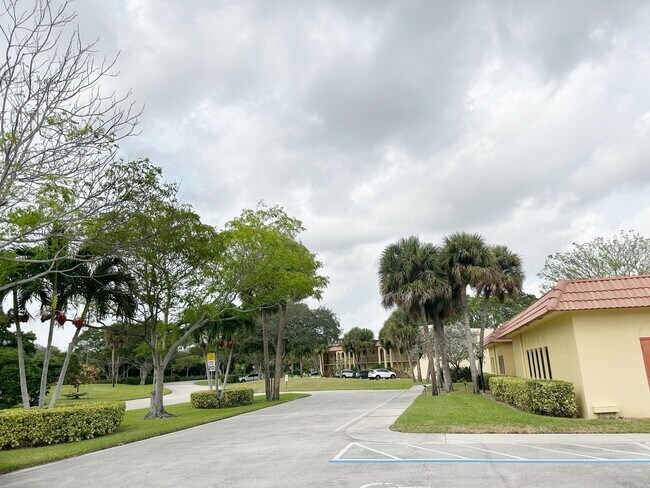 Building Photo - 924 SW 9th St Cir