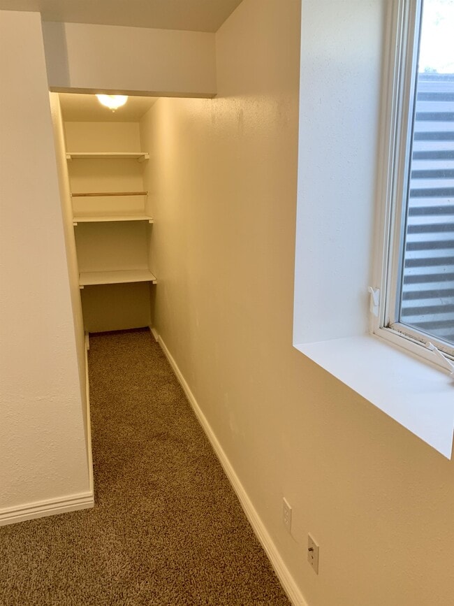 Building Photo - 3895 Kitt Dr