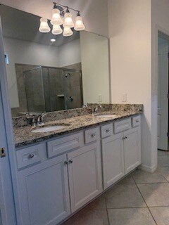 Building Photo - 5517 Misty Oak Cir