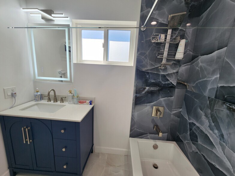 Building Photo - 10742 Gerald Ave