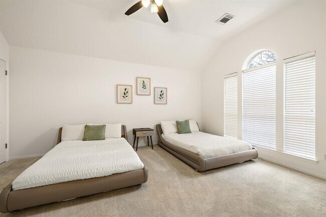 Building Photo - 13039 Scofield Farms Dr