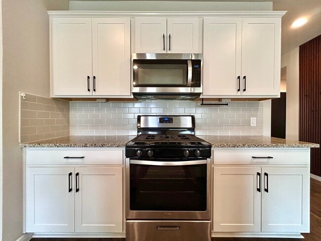 Building Photo - Beautiful 4/BR 2/BA Contemporary Home with Patio, Garage & Laundry Room