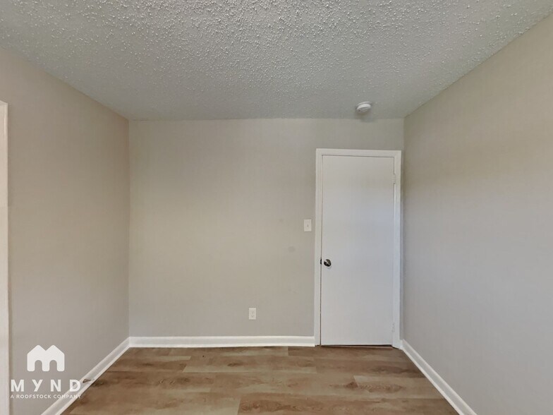 Building Photo - 1835 Mountainbrook Dr