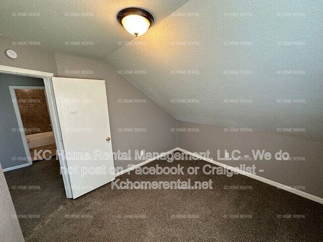 Building Photo - 4221 E 60 Terrace