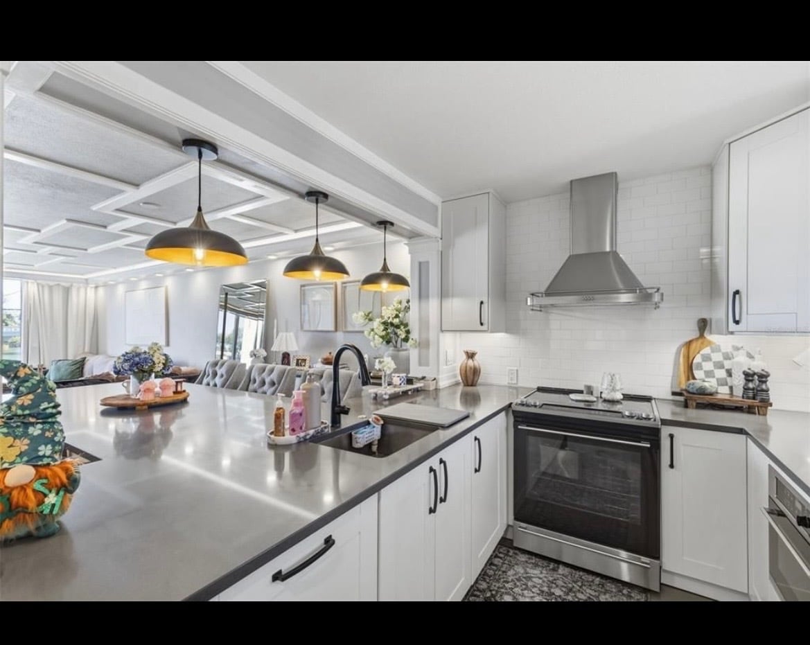 Building Photo - 7465 Bay Island Dr S