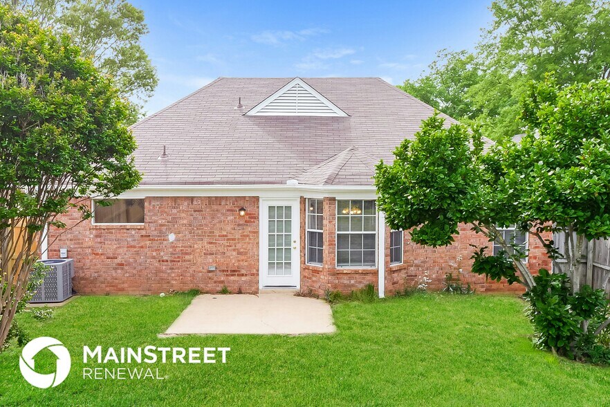 Building Photo - 8260 Clubview Dr