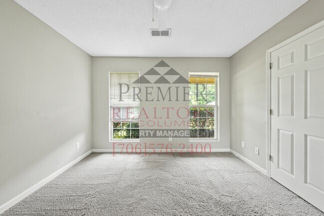 Building Photo - 8440 Canaan Dr