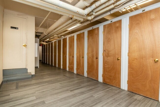 Building Photo - 1450 Beacon St