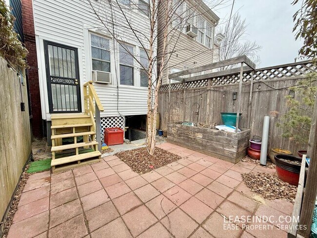 Building Photo - 304 16th St SE