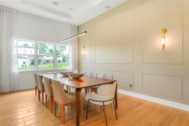 Building Photo - 15023 Pendio Dr
