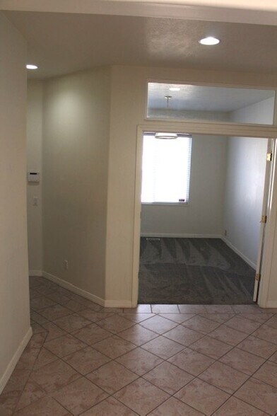 Building Photo - 1194 Hawberry Cir