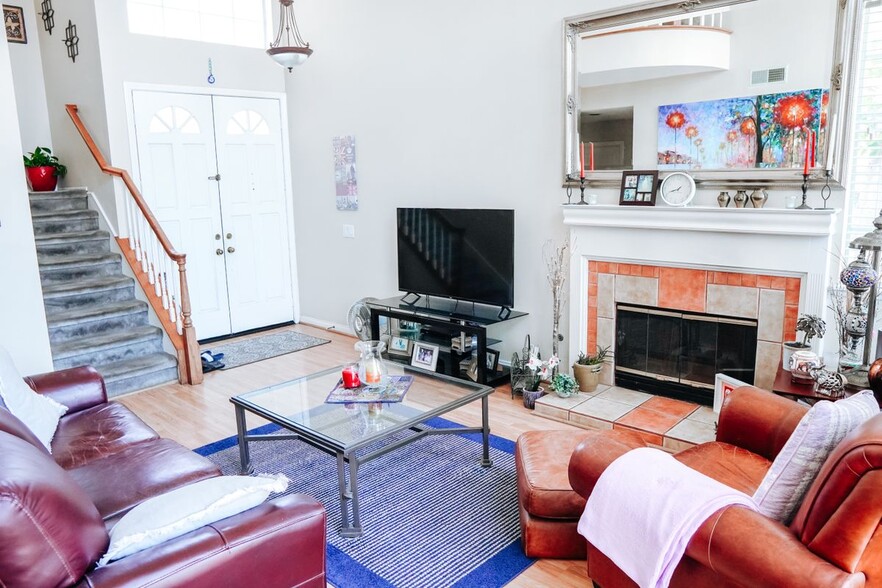 Building Photo - 326 Pasto Rico-