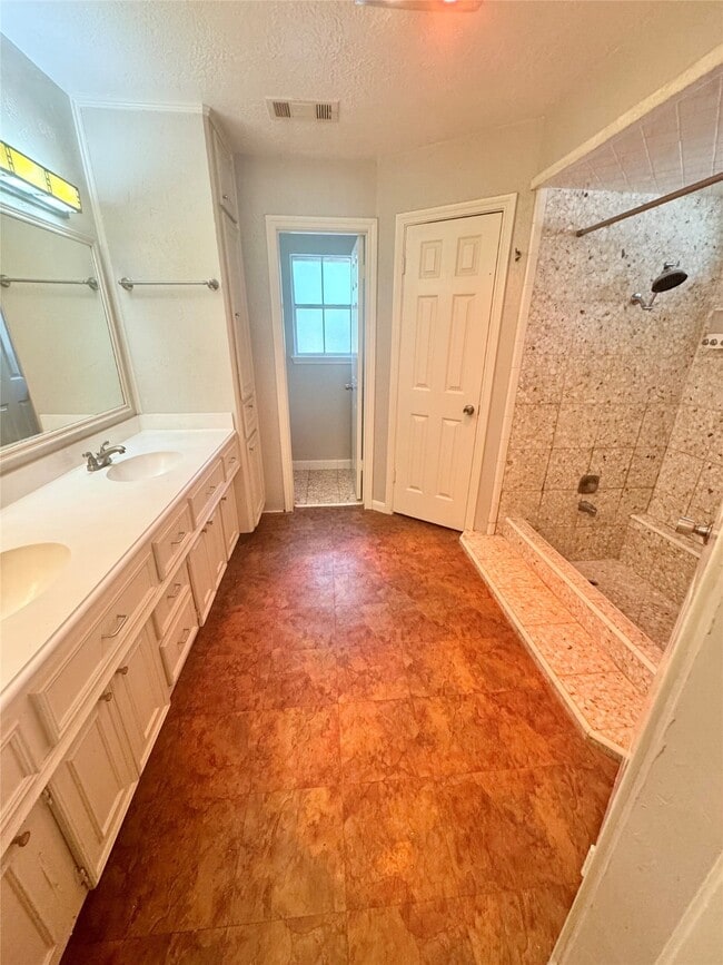 Building Photo - 3247 Little Bear Dr