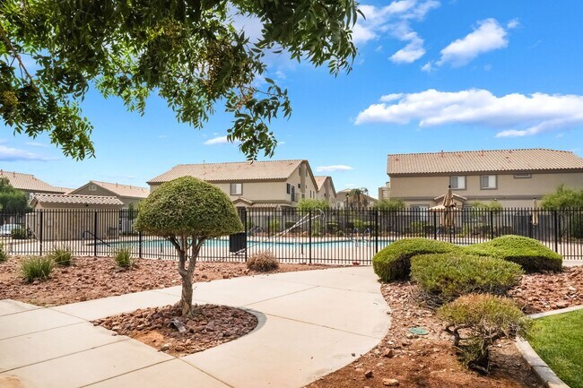 Building Photo - Spacious Henderson Townhome with Modern Up...