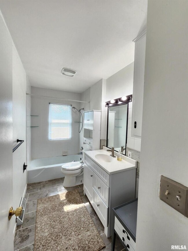 Building Photo - 3235 W 16th St