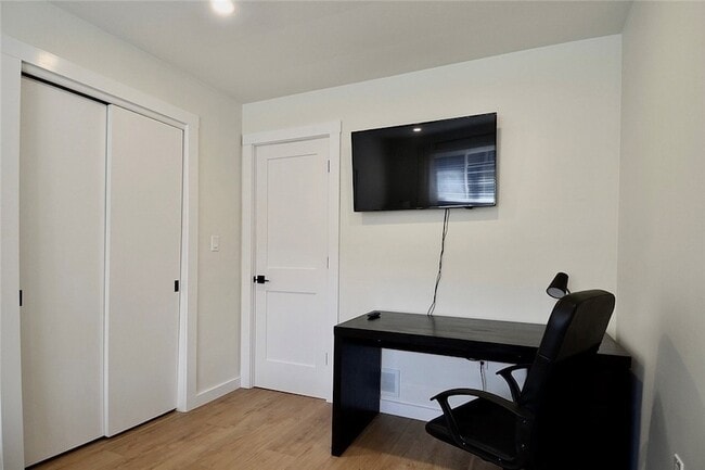 Building Photo - 422 Avery St