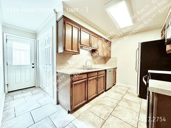 Building Photo - 6114 Parkforest Dr