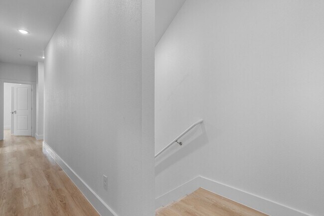 Building Photo - 2400 Benbrook Dr