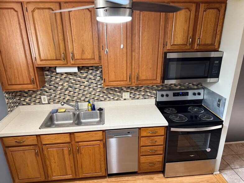 Building Photo - 6570 Chaffee Ct