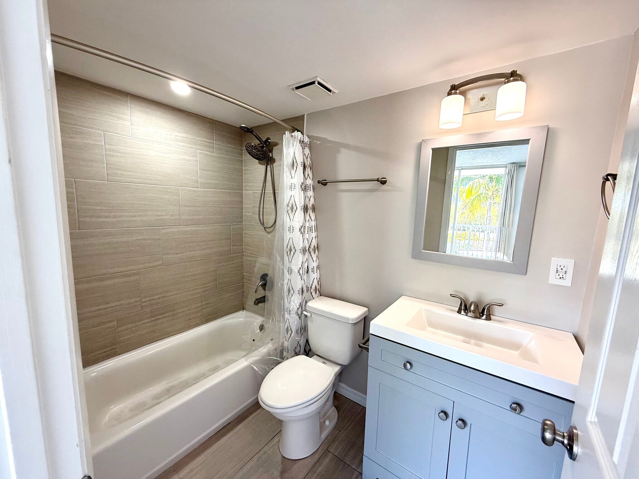 Building Photo - 3930 S Roosevelt Blvd