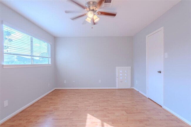 Building Photo - 16227 Southampton Dr